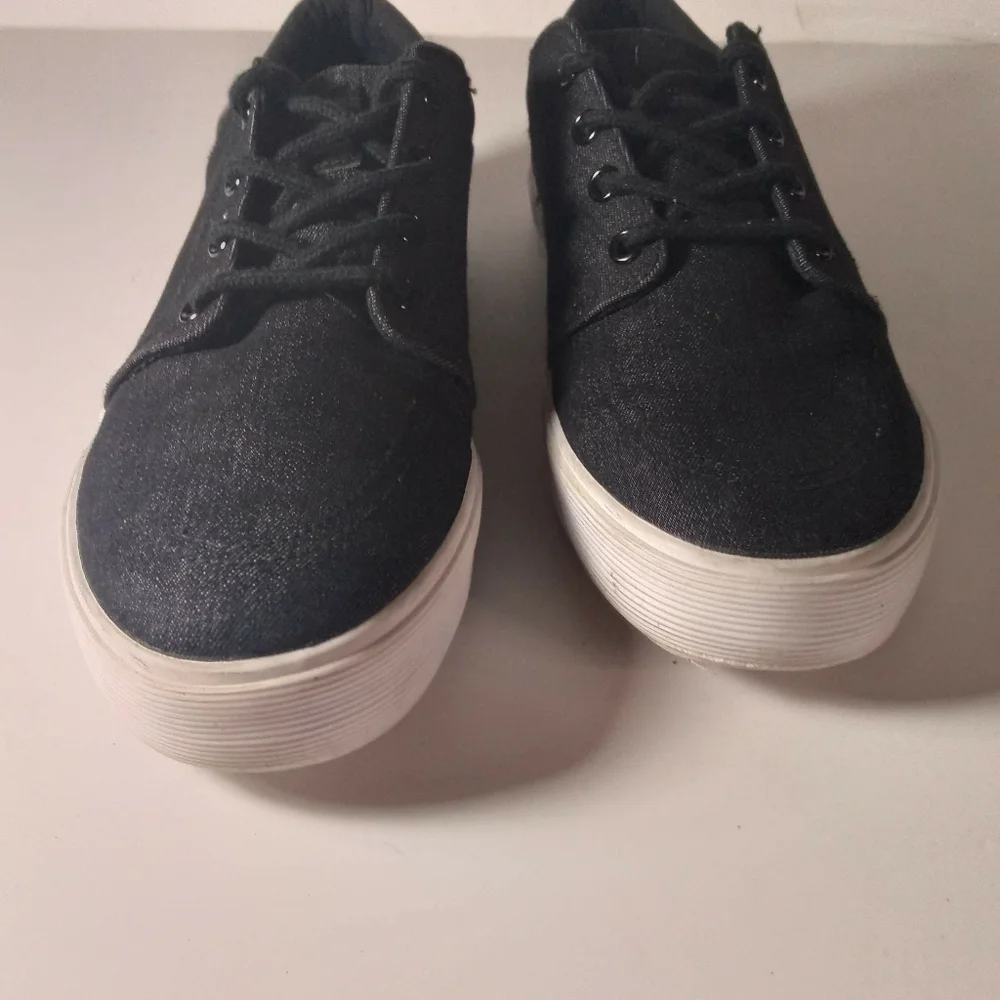 St. John's Bay Bryce size 8.5M   BLK Shoes  lace ups color gray & black
